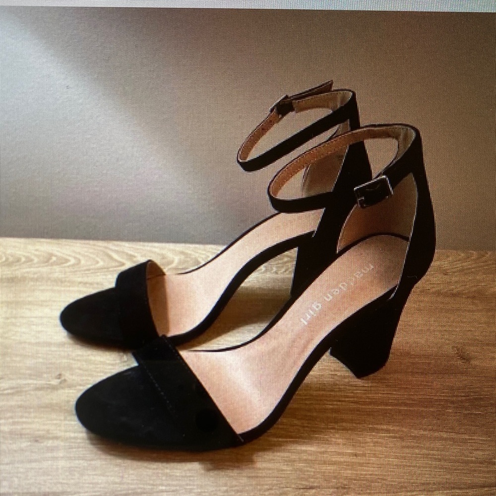 Chic Black Ankle Strap Heels